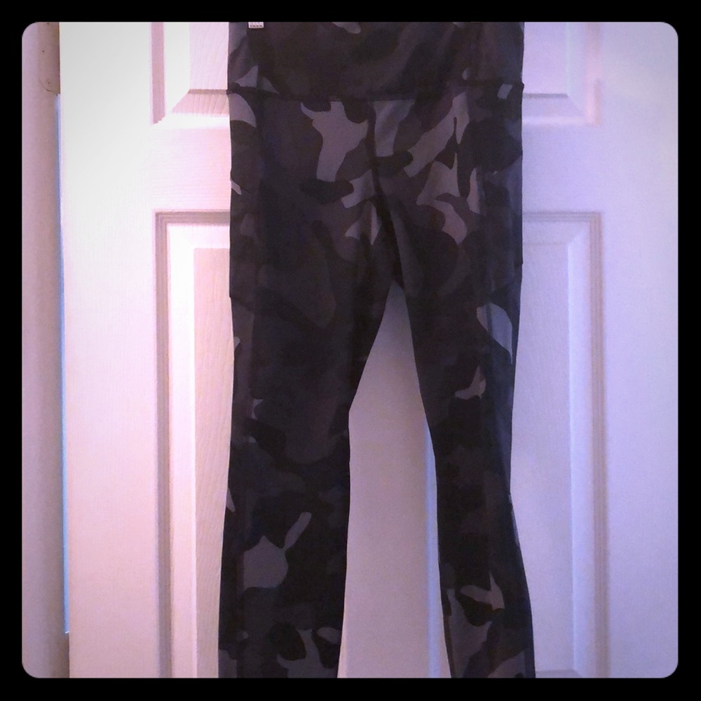 Athleta camo workout pants